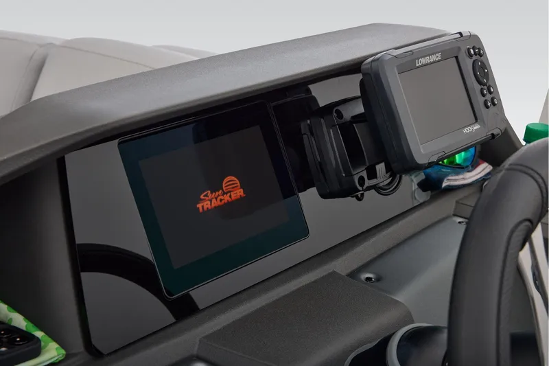 Slide: The Image of Manufacturer Provided Image: Dashboard of 2026 Sun Tracker SportFish 22 DLX with Lowrance fishfinder. - 38