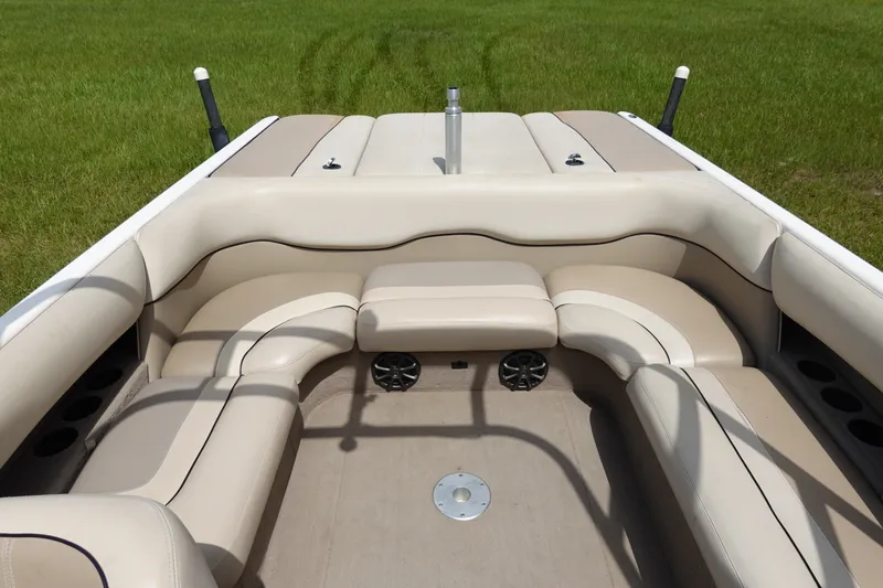 Slide: The Image of Interior of a 2000 Malibu Wakesetter 23 LSV boat with beige seating. - 4