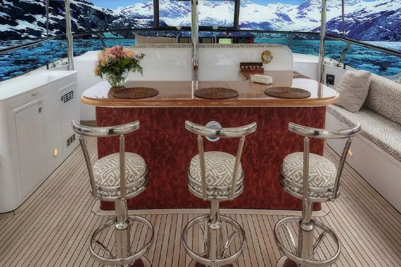 Slide: The Image of Flybridge Bar - 15