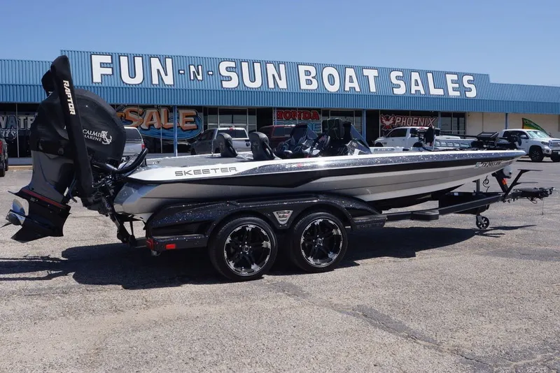 The Image of 2023 Skeeter FXR20 Limited boat at Fun-N-Sun Boat Sales dealership. - 0