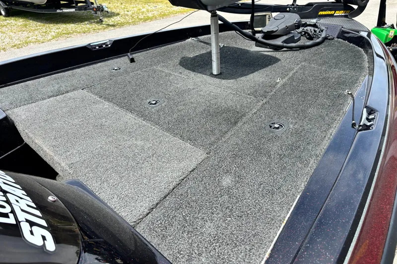Slide: The Image of 1997 Stratos 282 DC boat deck with carpeted surface and fishing equipment. - 6