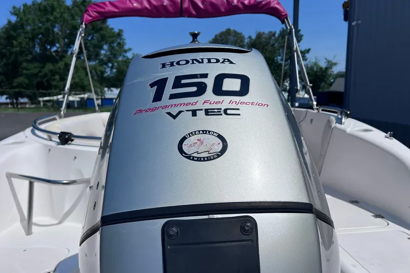 Slide: The Image of Honda 150 VTEC engine on 2005 Hurricane FunDeck GS 202 OB boat, featuring ultra-low emissions. - 42