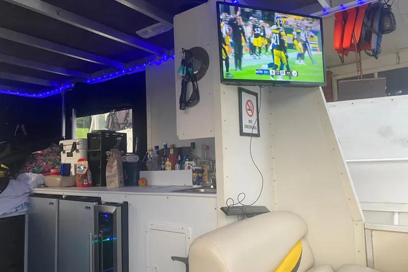 Slide: The Image of Interior of 2007 TRACKER MARINE Party Hut 30 with TV, bar, and mini fridge. - 18