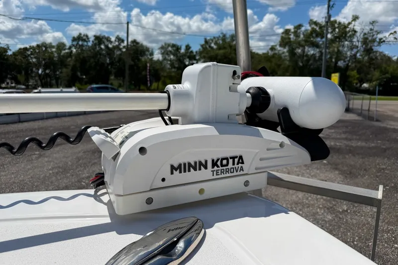 Slide: The Image of Minn Kota Terrova motor on 2023 Sportsman Heritage 261 Center Console boat. - 69