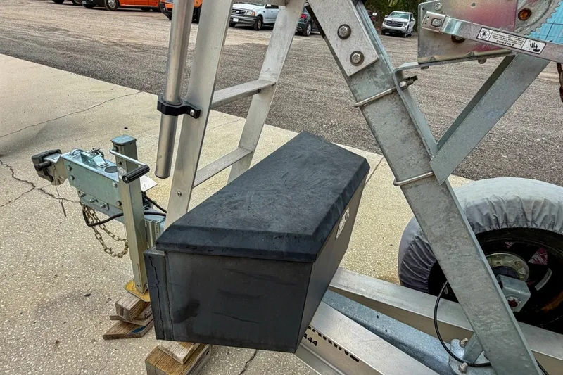 Slide: The Image of Trailer hitch and ladder setup for 2023 Sportsman Heritage 261 Center Console boat. - 87