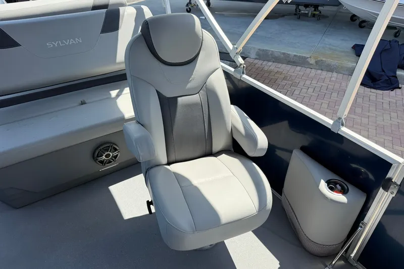 Slide: The Image of Captain's chair on 2022 Sylvan L3 DLZ pontoon boat, featuring sleek design and comfortable seating. - 18