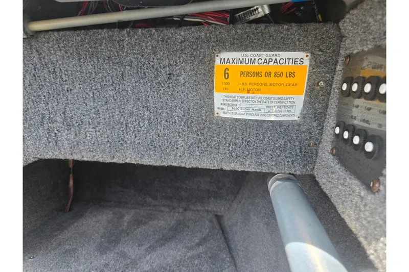 Slide: The Image of 2014 Crestliner 1650 Super Hawk capacity label, showing maximum 6 persons or 850 lbs. - 15