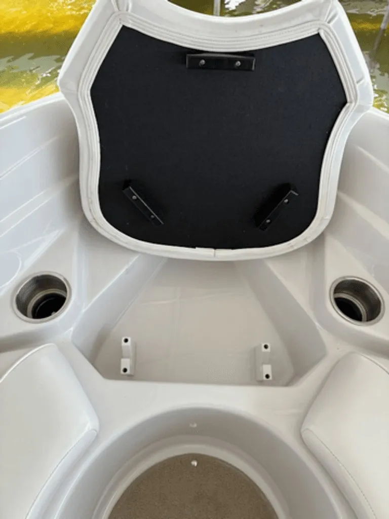 Slide: The Image of Four Winns 190 Horizon 2011 - 9