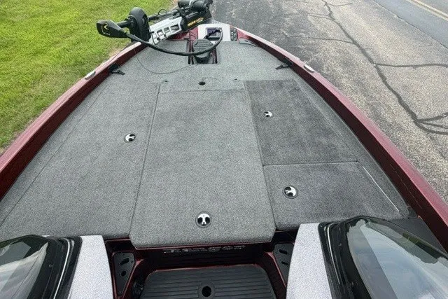 Slide: The Image of 2014 Ranger Z118 boat deck with carpeted surface and fishing equipment. - 4