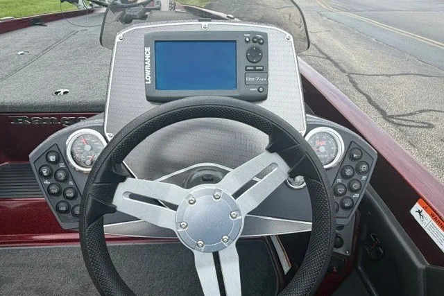 Slide: The Image of 2014 Ranger Z118 boat dashboard with steering wheel and Lowrance Elite-7 fishfinder. - 7