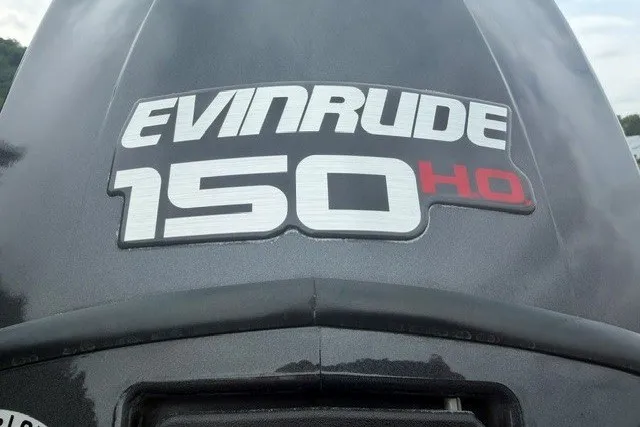 Slide: The Image of Evinrude 150 HO engine on 2014 Ranger Z118 boat, close-up view. - 6