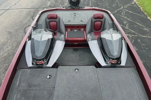 Slide: The Image of 2014 Ranger Z118 boat interior with dual seats and storage compartments. - 2