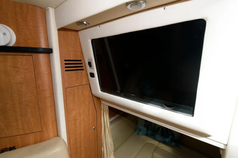 Slide: The Image of Interior of a 2006 Sea Ray Sundancer 320 featuring a flat-screen TV. - 19