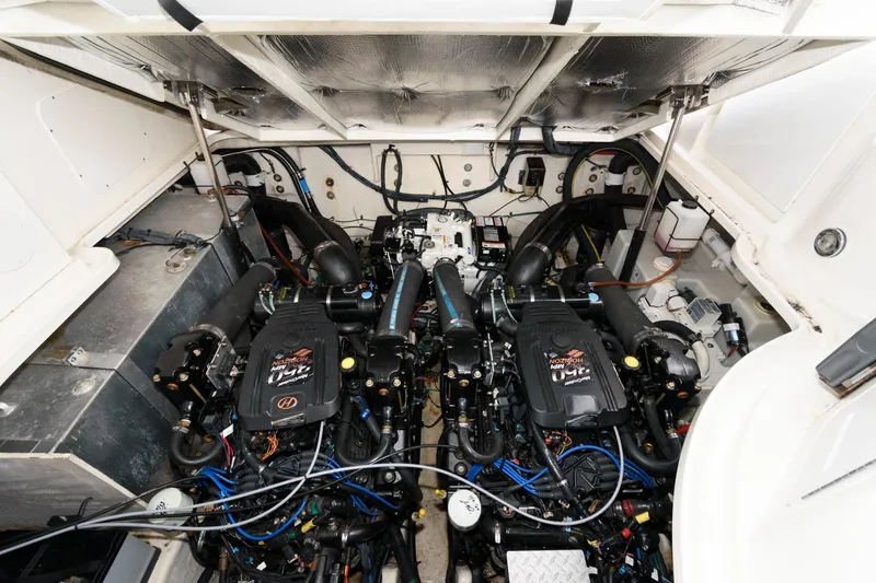 Slide: The Image of Engine room of the 2006 Sea Ray Sundancer 320 with two powerful engines. - 22