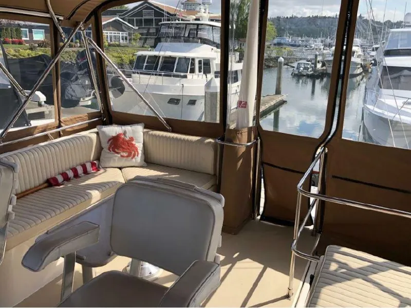 Slide: The Image of The image shows the cockpit of a 2000 Sabreline 47 with comfortable seating and a decorative pillow. - 6