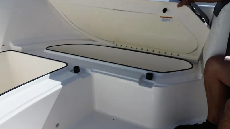 Slide: The Image of Bayliner TROPHY CC24 2024 - 32