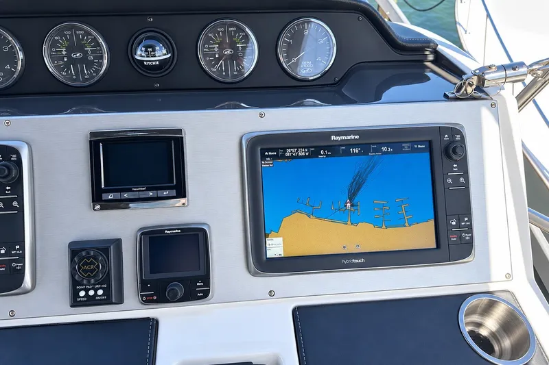 Slide: The Image of Control panel of a 2014 Sea Ray 510 Fly with navigation and monitoring systems. - 44