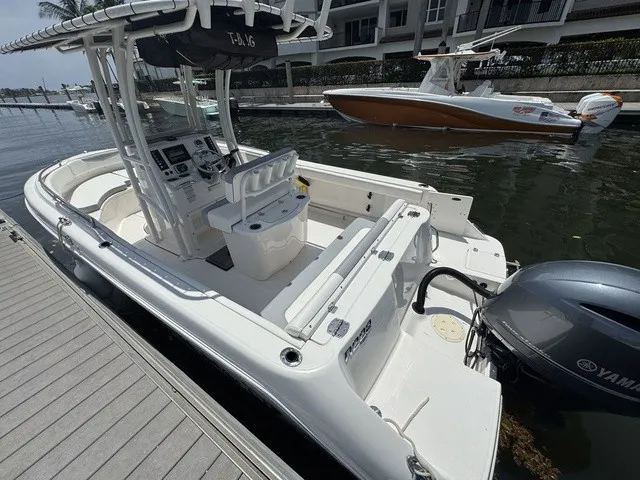 Slide: The Image of Robalo R222 2021 - 41