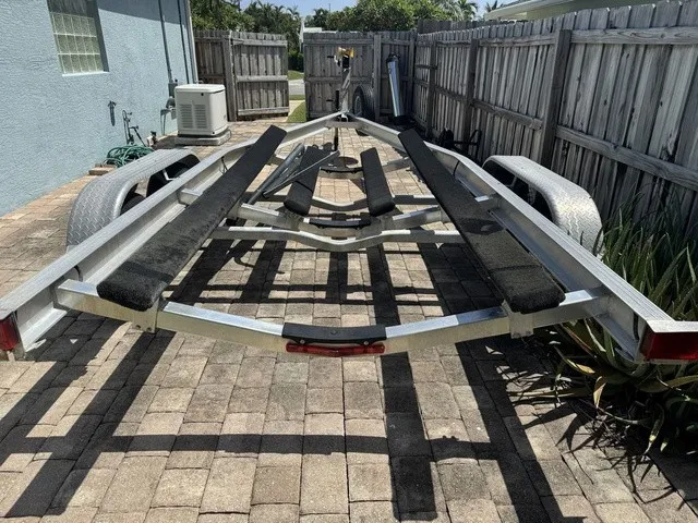 Slide: The Image of Robalo R222 2021 - 46