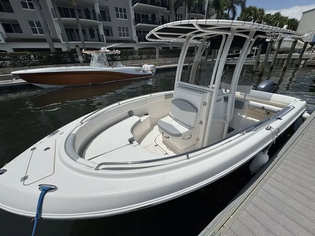 Slide: The Image of Robalo R222 2021 - 43