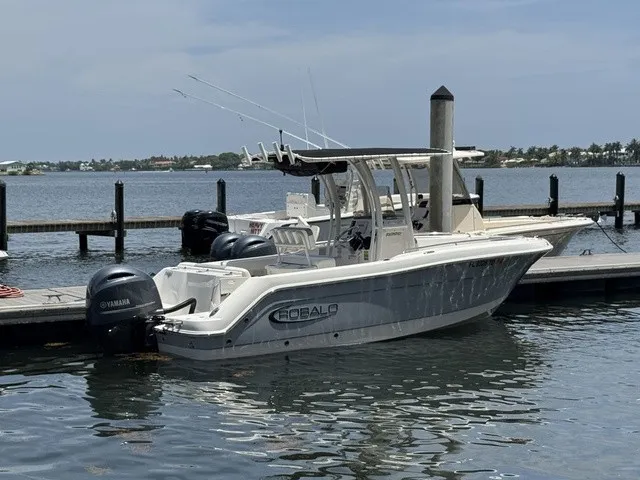Slide: The Image of Robalo R222 2021 - 9