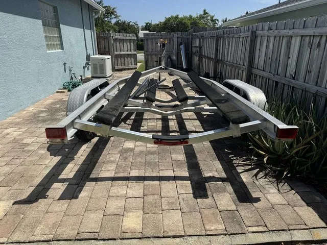 Slide: The Image of Robalo R222 2021 - 15
