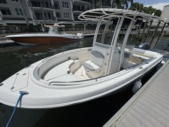 Slide: The Image of Robalo R222 2021 - 33