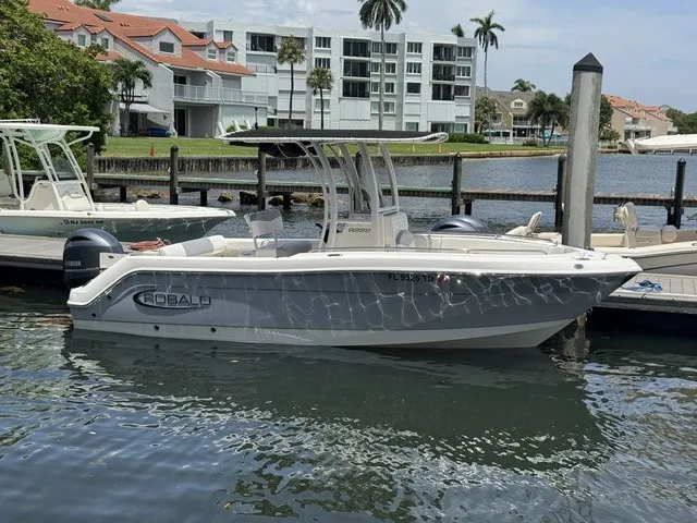 The Image of Robalo R222 2021 - 1