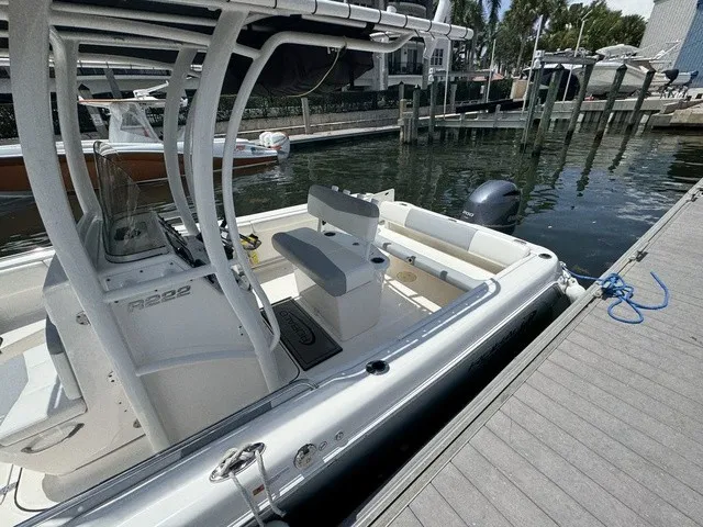 Slide: The Image of Robalo R222 2021 - 42