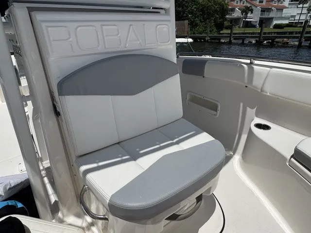 Slide: The Image of Robalo R222 2021 - 5