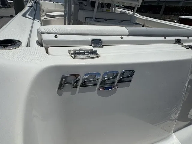 Slide: The Image of Robalo R222 2021 - 36