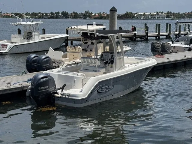 Slide: The Image of Robalo R222 2021 - 20