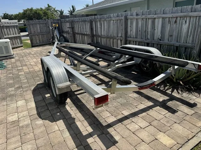 Slide: The Image of Robalo R222 2021 - 47