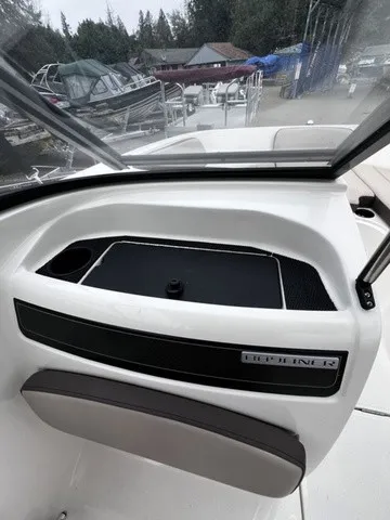 Slide: The Image of Bayliner VR5 Bowrider 2017 - 12