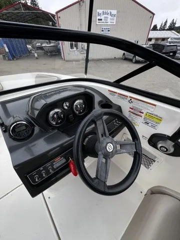 Slide: The Image of Bayliner VR5 Bowrider 2017 - 13