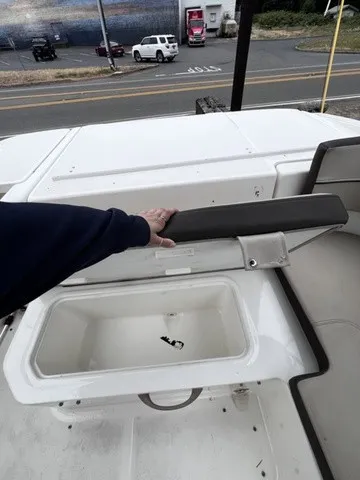 Slide: The Image of Bayliner VR5 Bowrider 2017 - 15