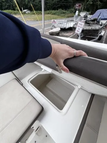 Slide: The Image of Bayliner VR5 Bowrider 2017 - 14