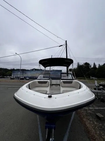 Slide: The Image of Bayliner VR5 Bowrider 2017 - 23