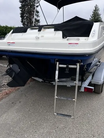 Slide: The Image of Bayliner VR5 Bowrider 2017 - 4