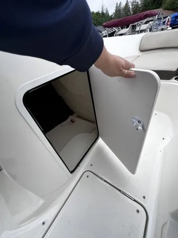 Slide: The Image of Bayliner VR5 Bowrider 2017 - 7
