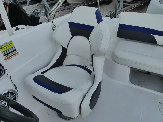 Slide: The Image of Hurricane SunDeck Sport 188 OB 2022 - 10