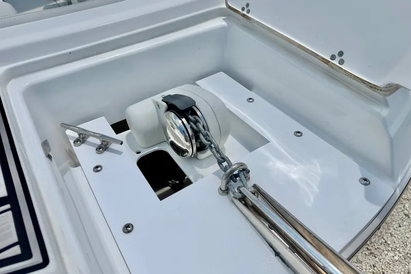 Slide: The Image of Anchor chain mechanism on 2023 Four Winns HD8 OB boat deck. - 30