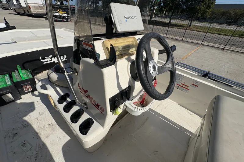 Slide: The Image of 2016 Mako Pro Skiff 17 CC boat console with steering wheel and Garmin device. - 19