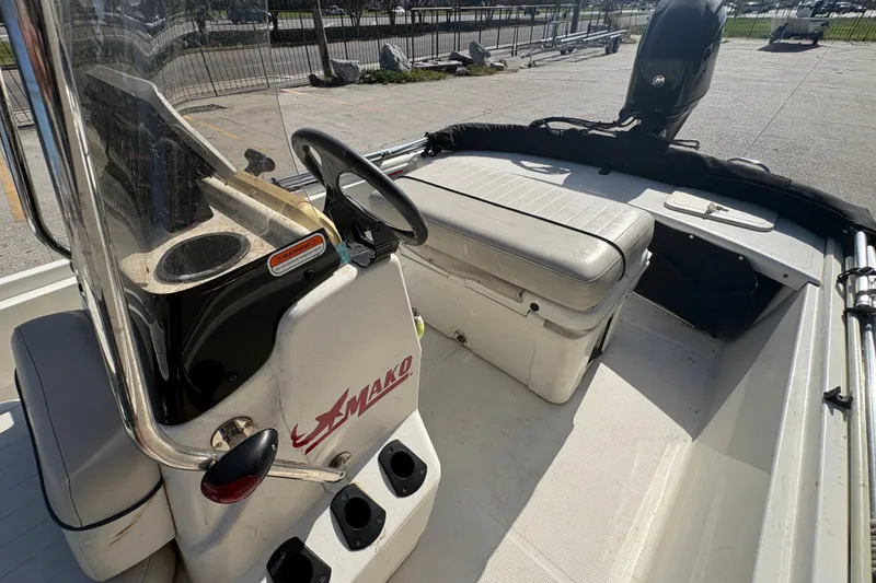Slide: The Image of 2016 Mako Pro Skiff 17 CC boat interior with steering console and seating. - 15