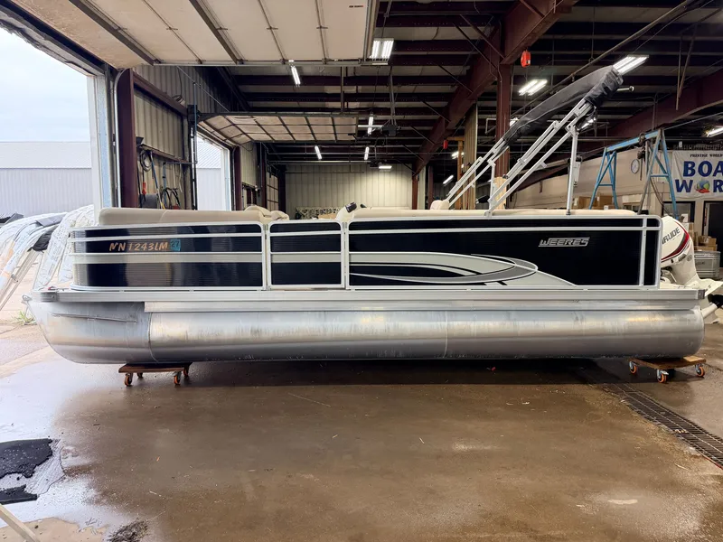 Slide: The Image of Weeres 220 Cadet Cruise & 90HP Evinrude ETec 2016 - 41