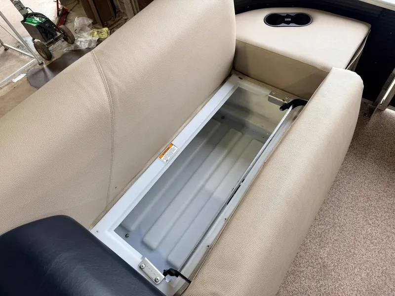 Slide: The Image of Weeres 220 Cadet Cruise & 90HP Evinrude ETec 2016 - 15