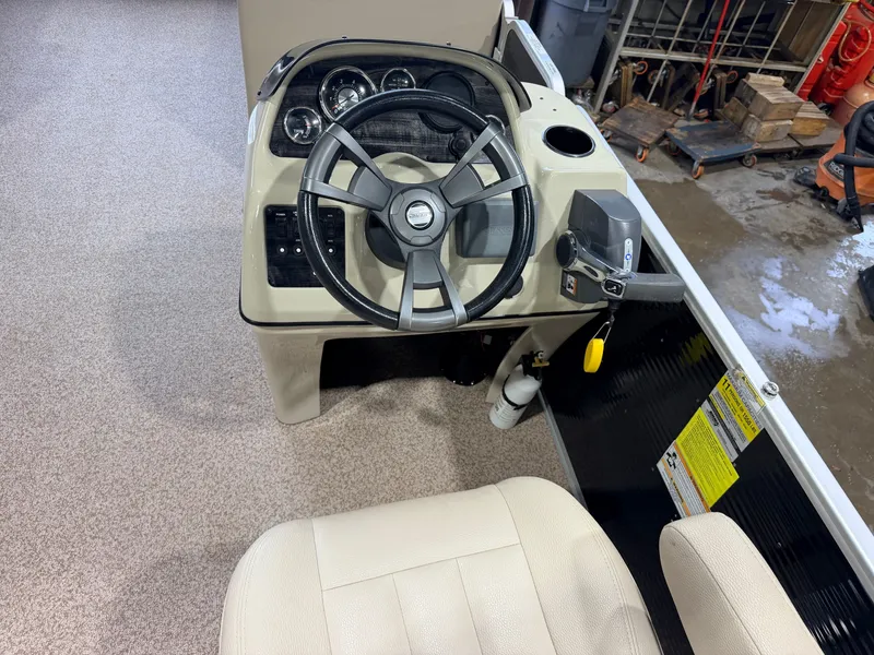 Slide: The Image of Weeres 220 Cadet Cruise & 90HP Evinrude ETec 2016 - 25