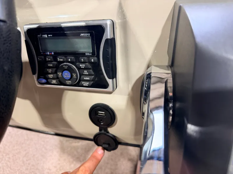 Slide: The Image of Weeres 220 Cadet Cruise & 90HP Evinrude ETec 2016 - 28