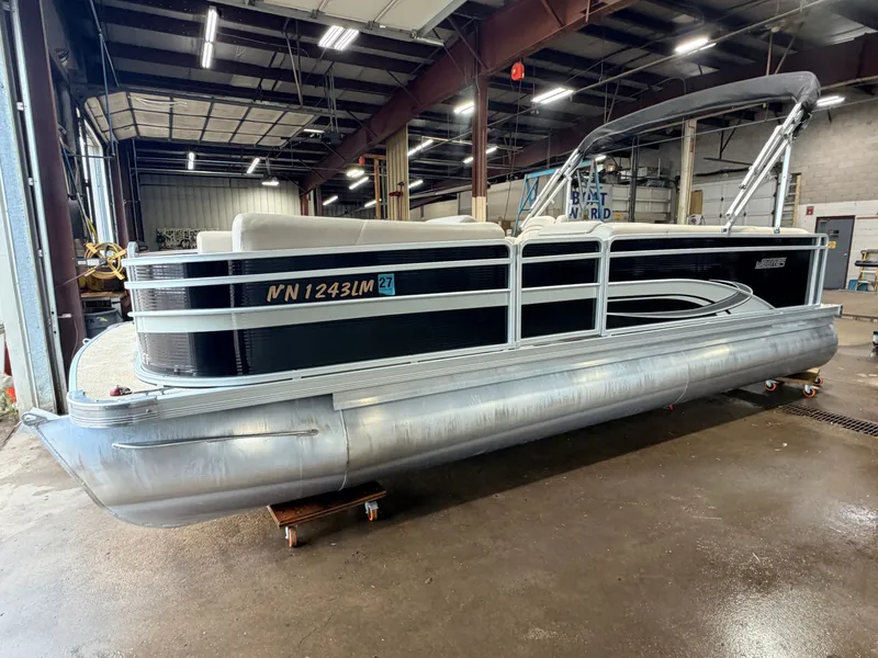 Slide: The Image of Weeres 220 Cadet Cruise & 90HP Evinrude ETec 2016 - 40