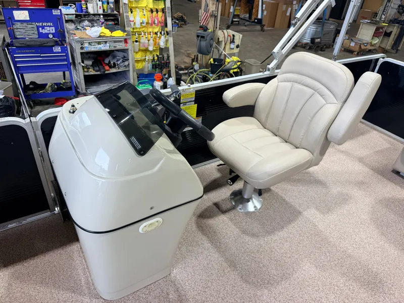 Slide: The Image of Weeres 220 Cadet Cruise & 90HP Evinrude ETec 2016 - 22